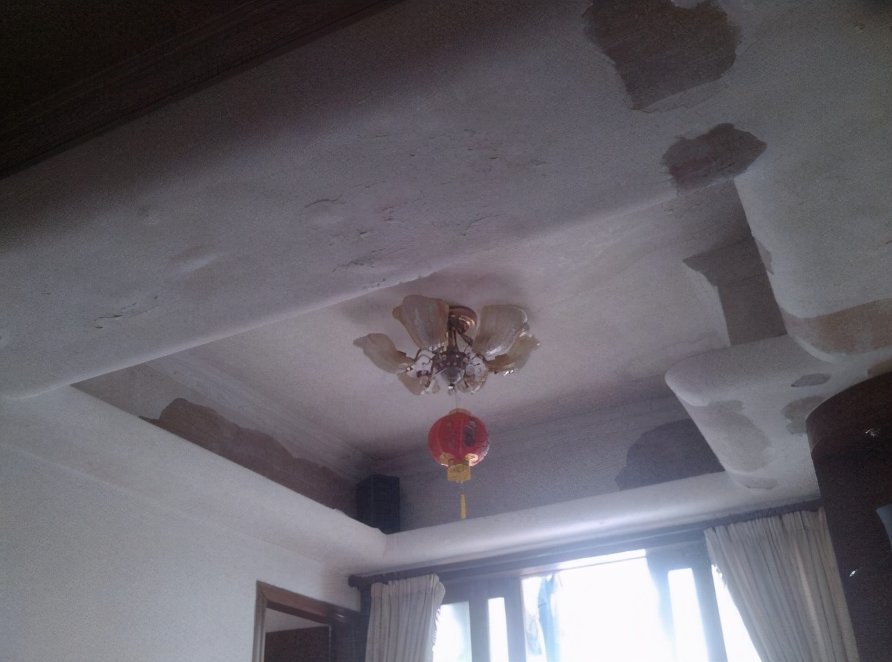 房子天花板掉皮怎么回事,天花板掉皮怎么修补