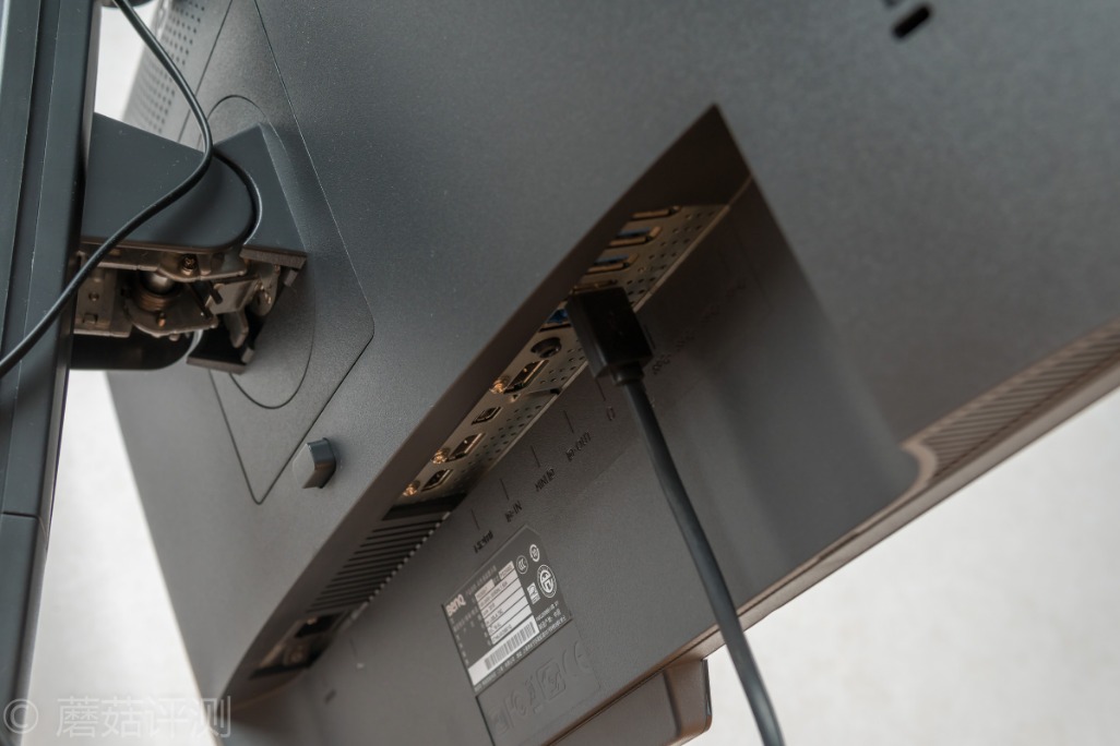 明基screenbar屏幕挂灯效果,明基显示器屏幕挂灯