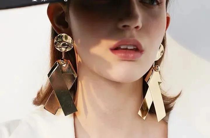 为啥相同的穿搭自己不穿不好看,同样的穿搭为什么别人穿更好看