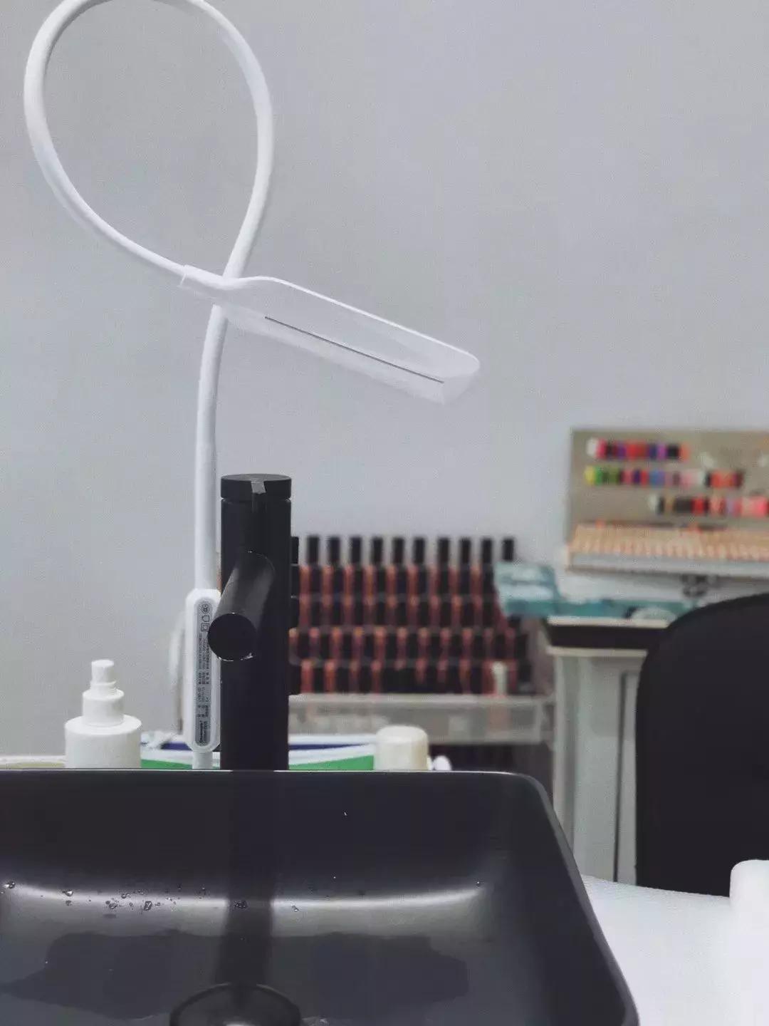 我应该给这些被骗来做美甲的男生道个歉