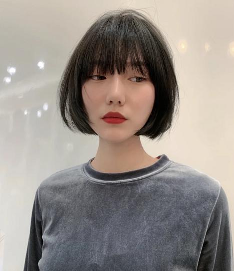 每次洗头梳头都掉很多头发怎么办,每次洗头都掉四五十根头发正常吗