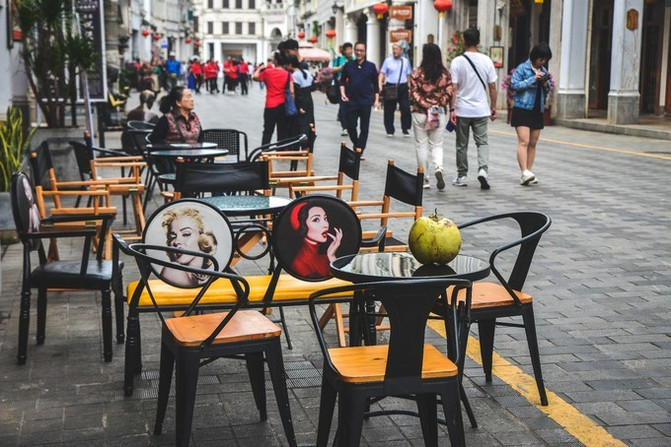 在这个阳光明媚的春季,在这个阳光灿烂的日子里