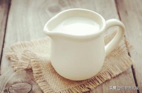 奶牛奶孩子可以喝吗,你知道奶睡对婴儿有哪些危害吗