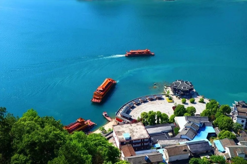 长阳清江画廊北纬三十度岛,清江画廊北纬30度岛坐船全景