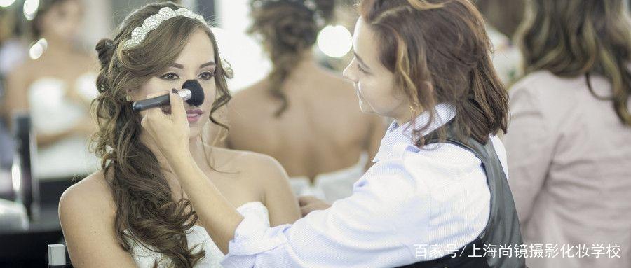 化妆师这个职业怎么样,描述化妆师这个职业的句子