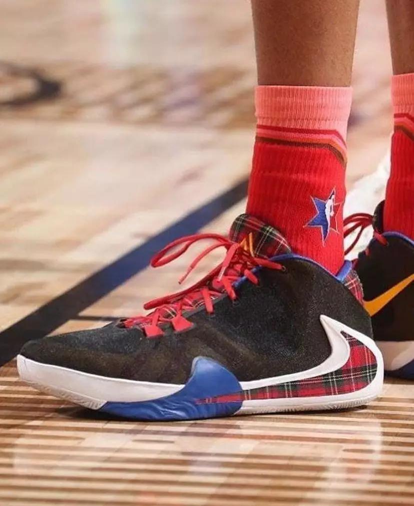 科比上脚球鞋全回顾,今日上脚球鞋全明星