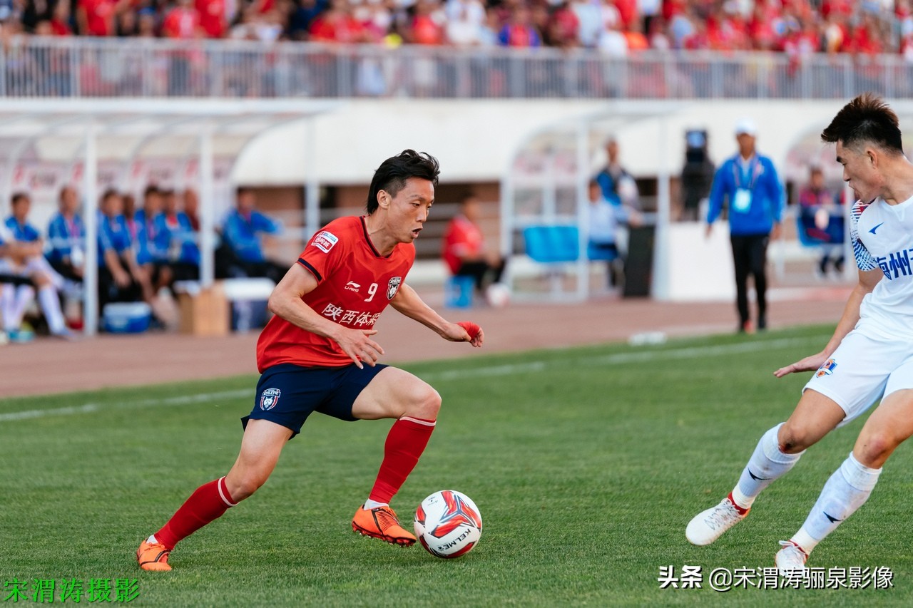 他有意识，脚下的控球和突破技术，任意球出色，左脚打门力量奇大