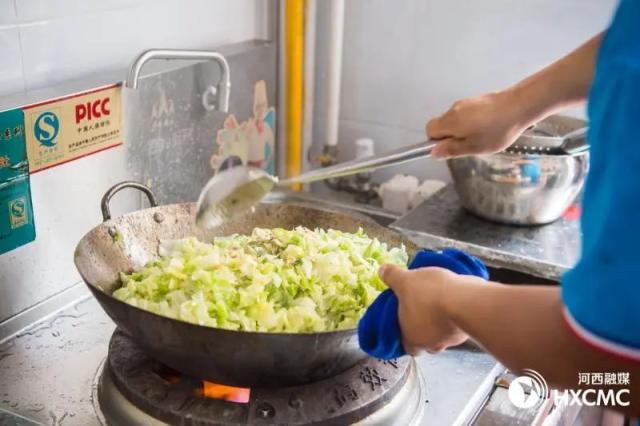 起灶开火！友谊路街浏阳里居家养老服务中心开餐啦