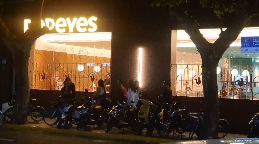 上海酒吧街淮海中路,夜游上海酒吧街