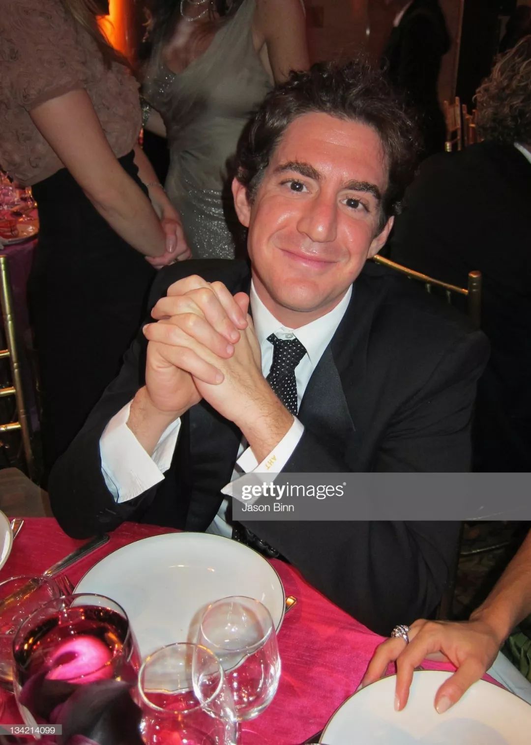 刚甩了23岁“小鲜肉”，50岁邓文迪又收割一超级富豪，来头不小