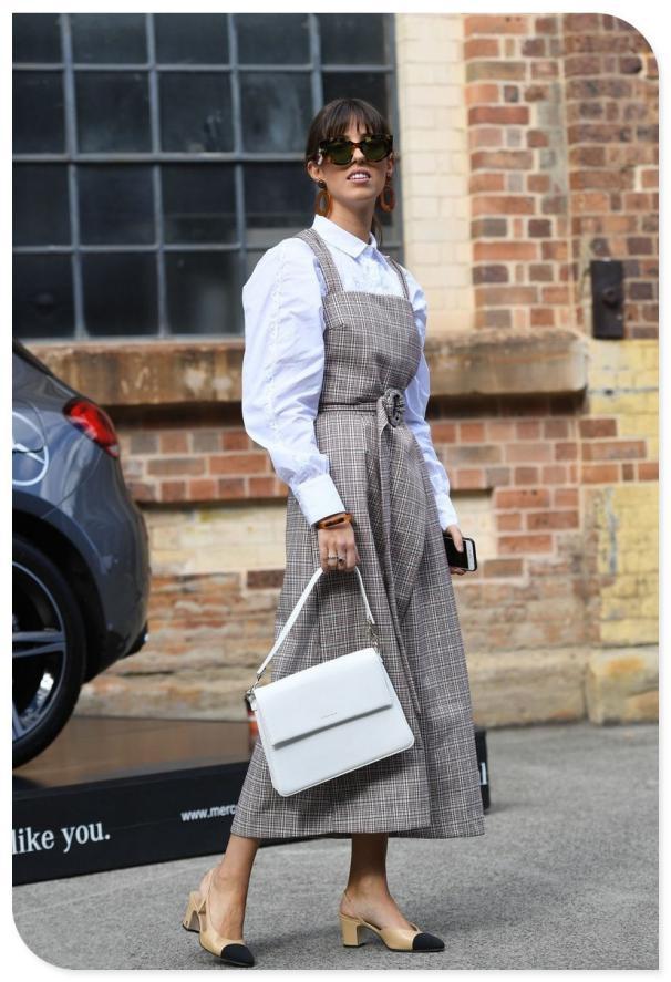 洋气减龄背带裙可外穿,别再穿碎花裙了