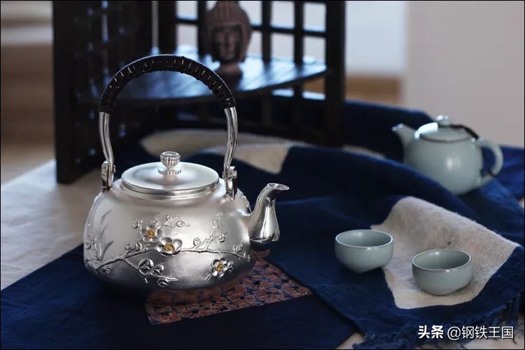 银壶铜壶铁壶哪个烧水泡茶好,银壶煮水和银茶壶泡茶有什么区别