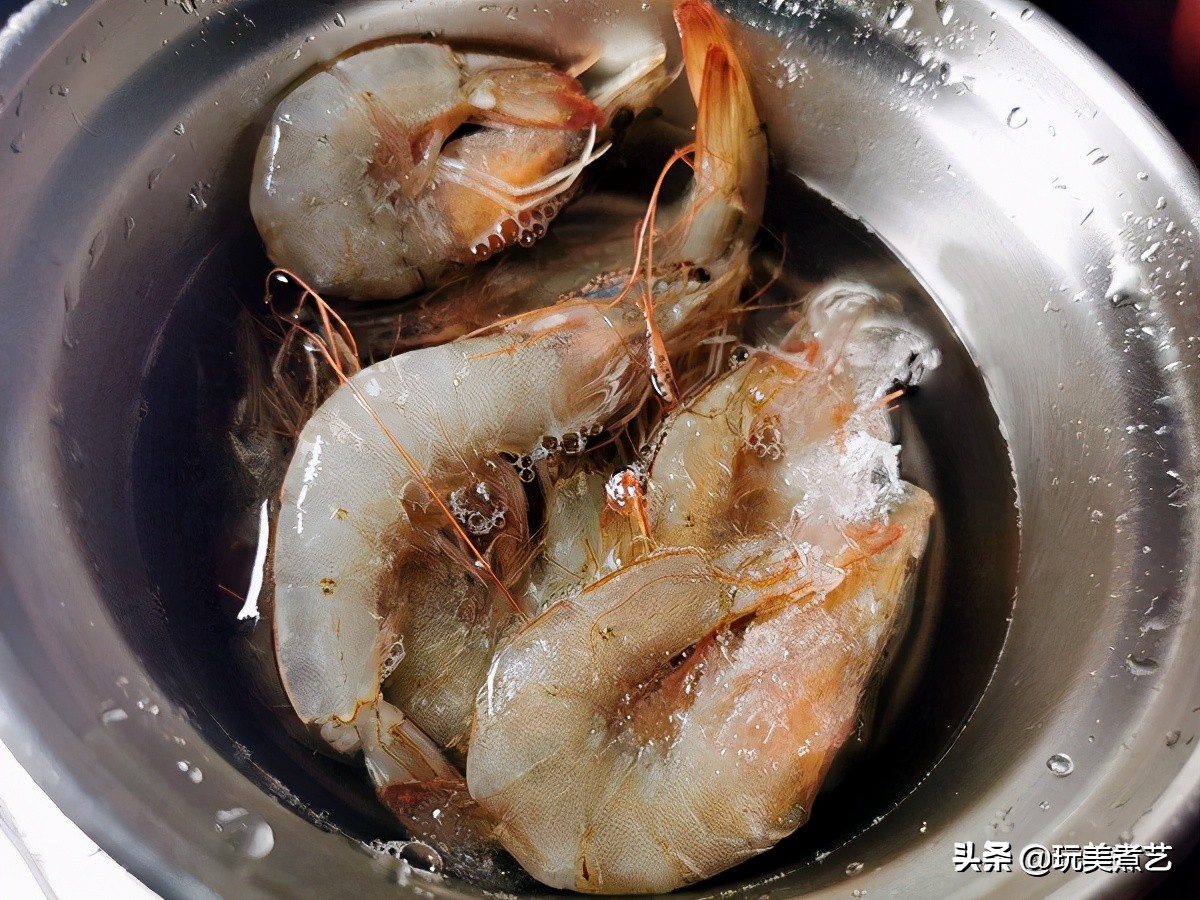 番茄虾仁面疙瘩,西红柿虾仁疙瘩汤全家都爱喝