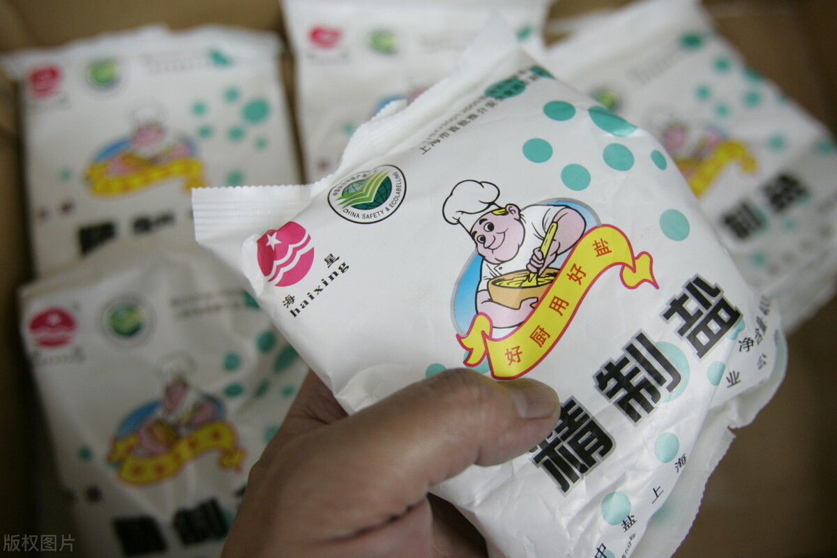 买食盐选低钠盐还是普通盐,买盐买咸的好还是不咸的好