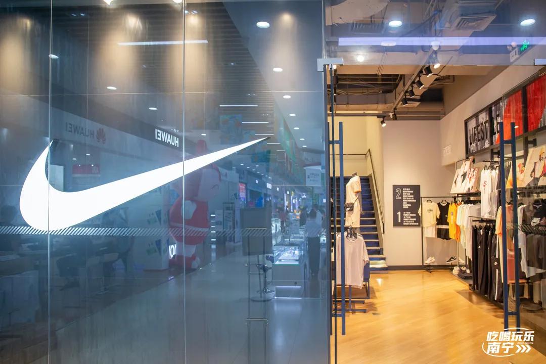 深受年轻人喜爱商品,深受年轻人喜爱的快消品