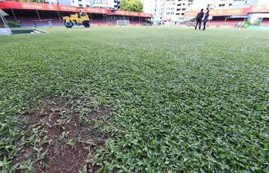 风景美如画，硬件豆腐渣。中国男足无惧小伎俩