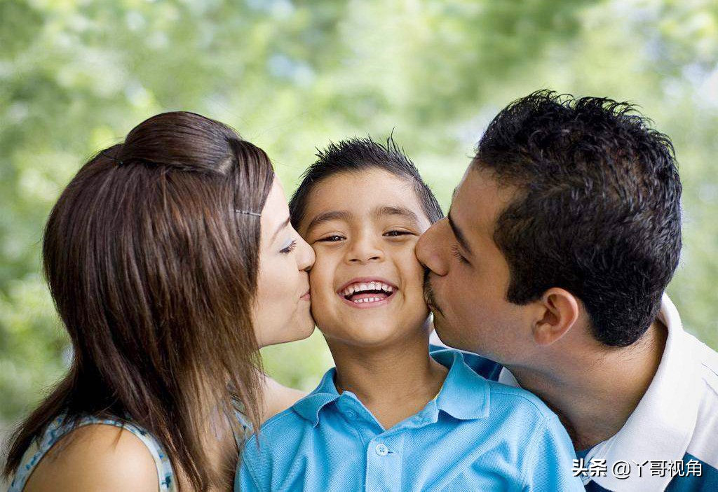 送孩子上学回来的路上捡东西,送娃上学捡到一元钱