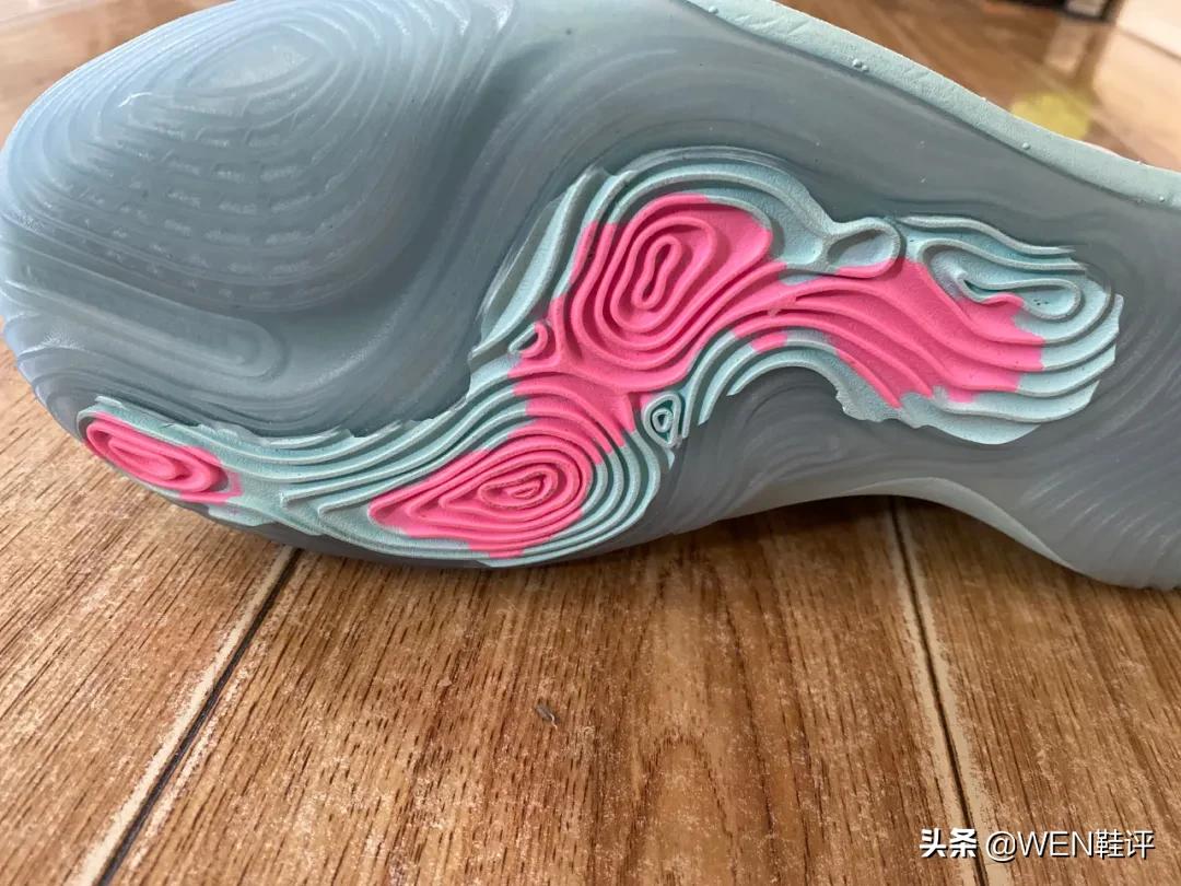 *男猛**必入鞋款?在NBA赛场上出现的“最后”一双UA球鞋值得被铭记