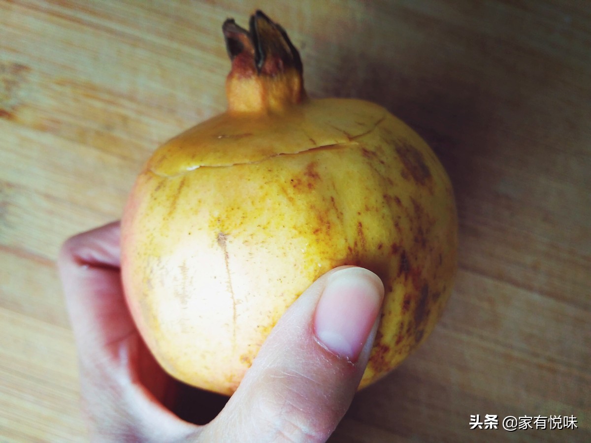 推荐四种方法轻松剥石榴,怎么快速的剥石榴小窍门