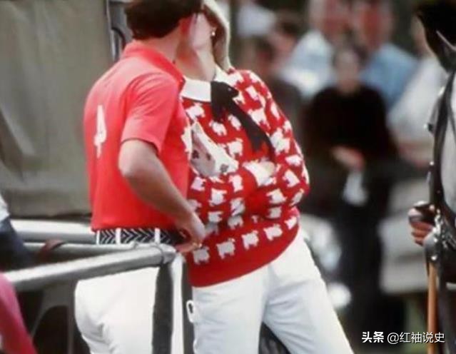 查尔斯送戴安娜礼物,查尔斯与戴安娜的罕见甜蜜同框