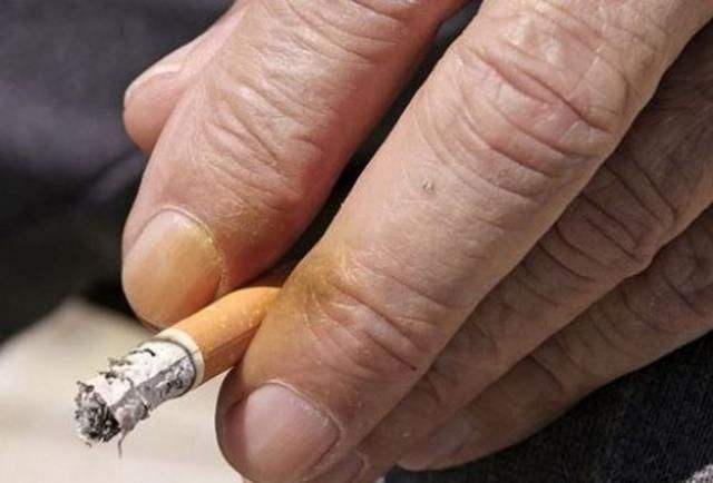 长期抽烟的人戒烟对身体有危害吗,长期吸烟的人对肺有哪些危害