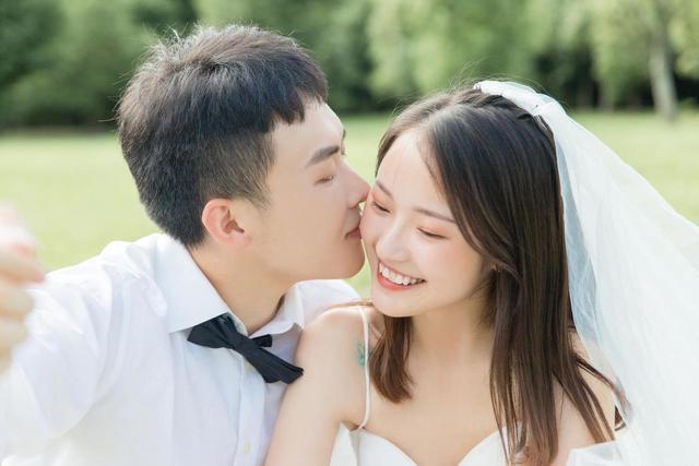 十二星座女初吻都给了哪个星座男,12星座初吻年龄双鱼座