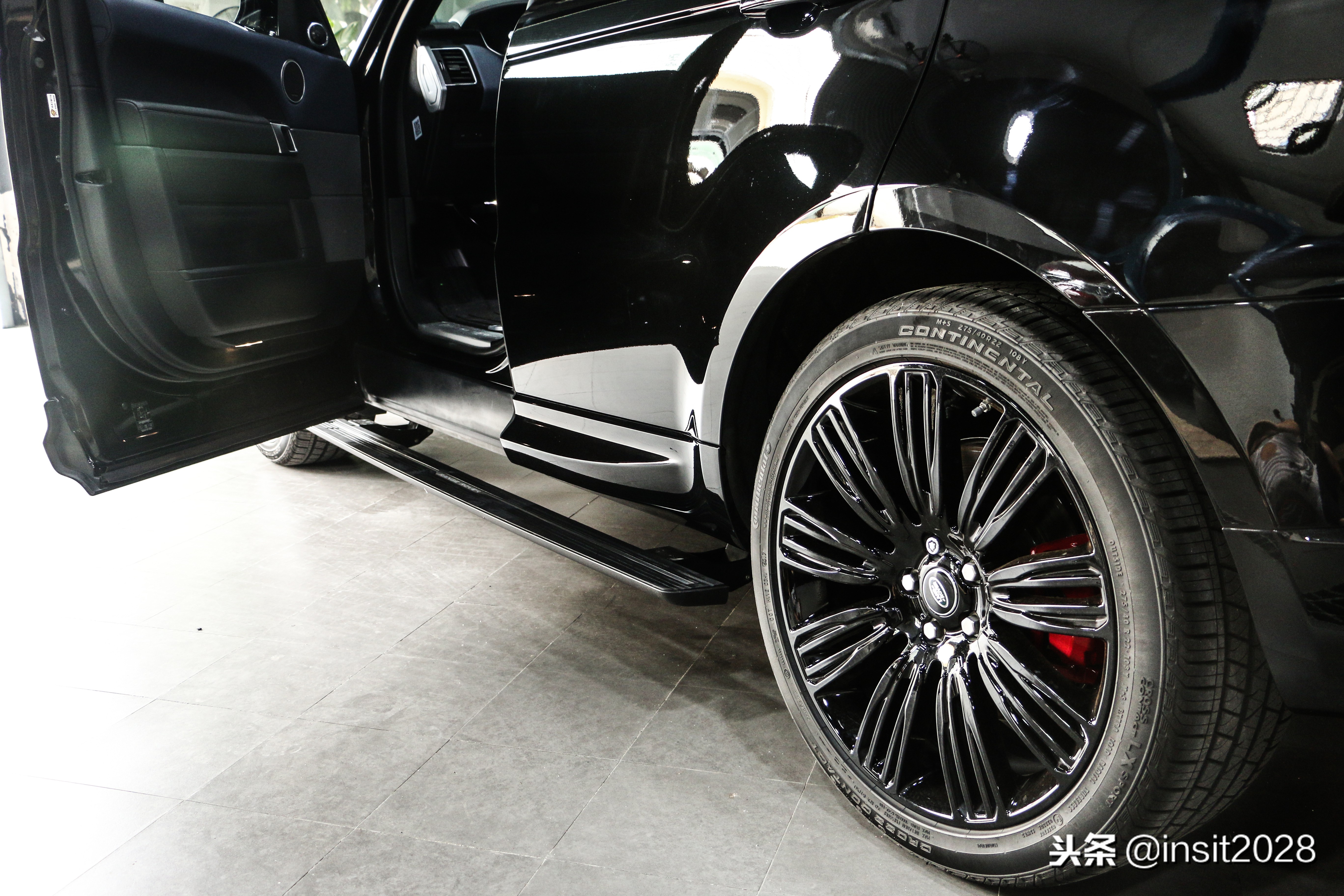 路虎揽胜运动版奔驰大g雪地爬坡,路虎揽胜和奔驰大g哪个舒适