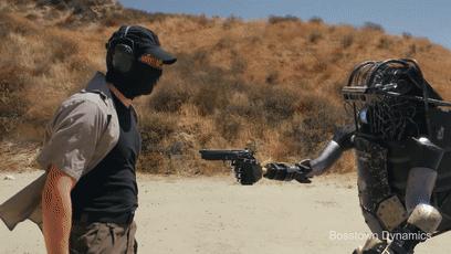 遭遇百般霸凌后,机器人竟将枪口对准人类