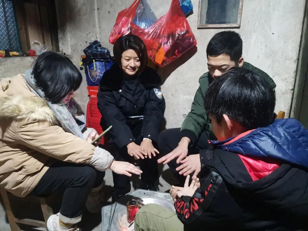 致敬奉献在一线的警务人员,致敬在偏远山区支教工作者