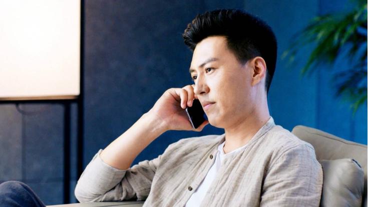 看过靳东的“装”，才知他“德艺双馨”艺术家人设崩得一点都不冤