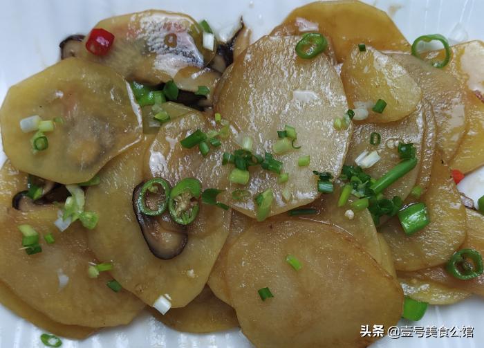 家常菜大厨教你做香菇土豆片,鲜香菇炒土豆片的家常做法