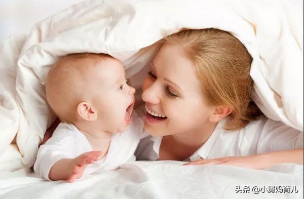 孩子喜欢摸着妈妈的胸部睡觉，妈妈觉得幸福，却不知已经害了孩子