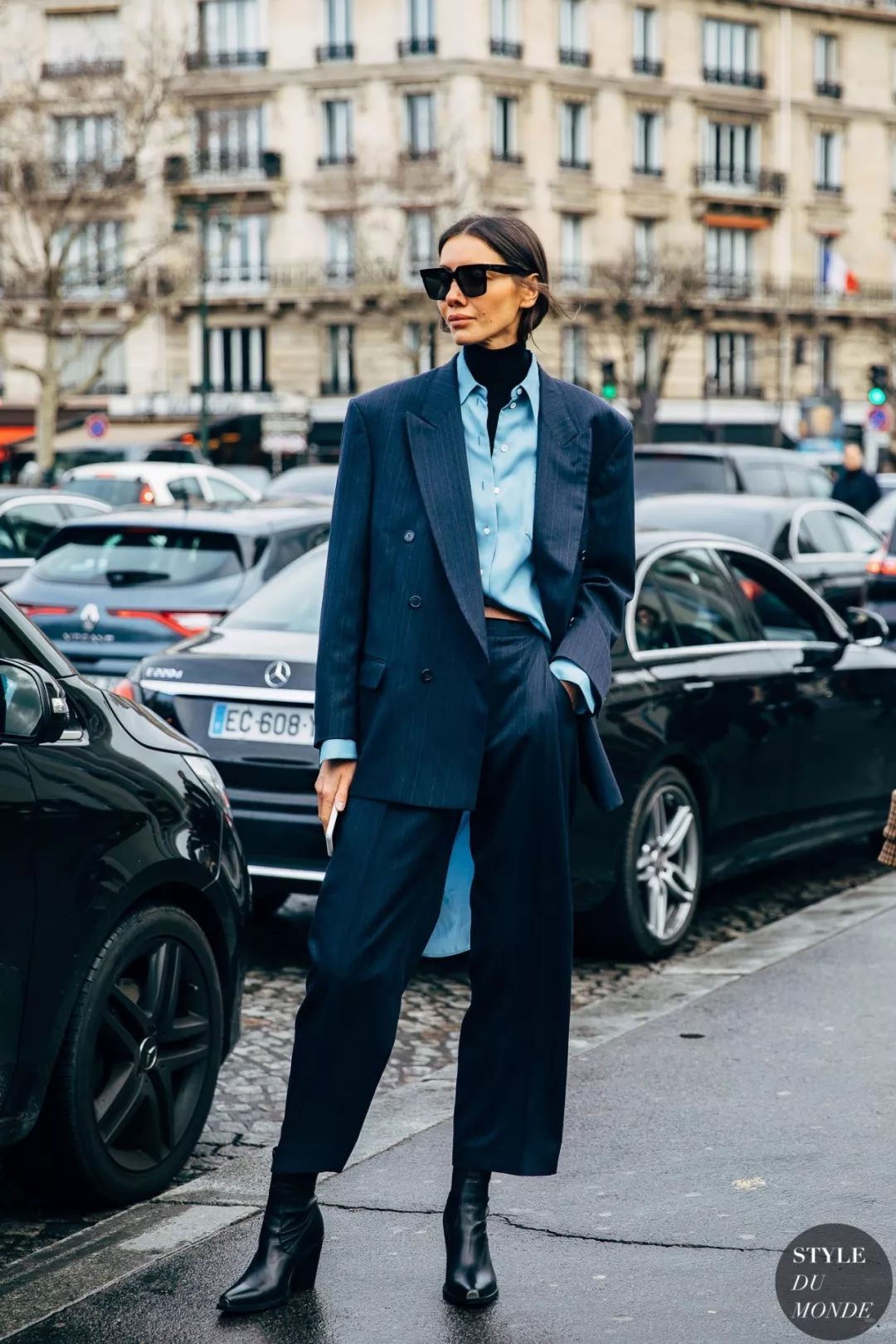 搭靴子穿的裙子秋冬款,裙子靴子秋冬搭配图