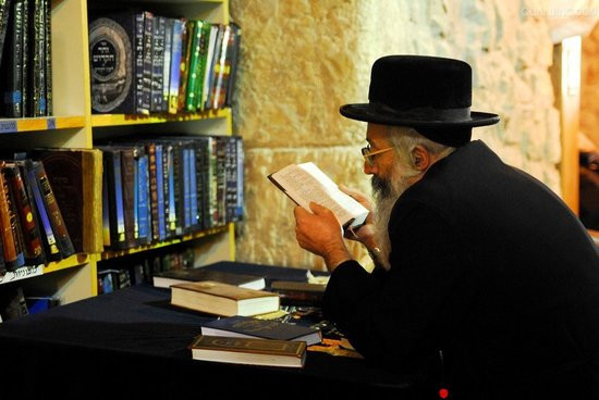 纳粹为何杀犹太,犹太人为了什么杀纳粹