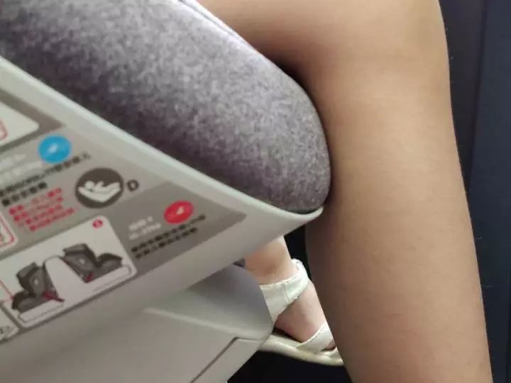 婴儿多大可以使用半躺安全座椅,安全座椅0-12岁可坐可躺测评