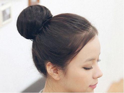 没见过世面的女生表现,面老女生适合什么发型