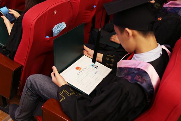 大专是大学吗?此言一出引发专科生不满,大专并不低人一等