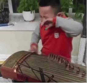 古筝基础入门必学摇指的弹奏方式,古筝摇指时的手背是平的还是斜的