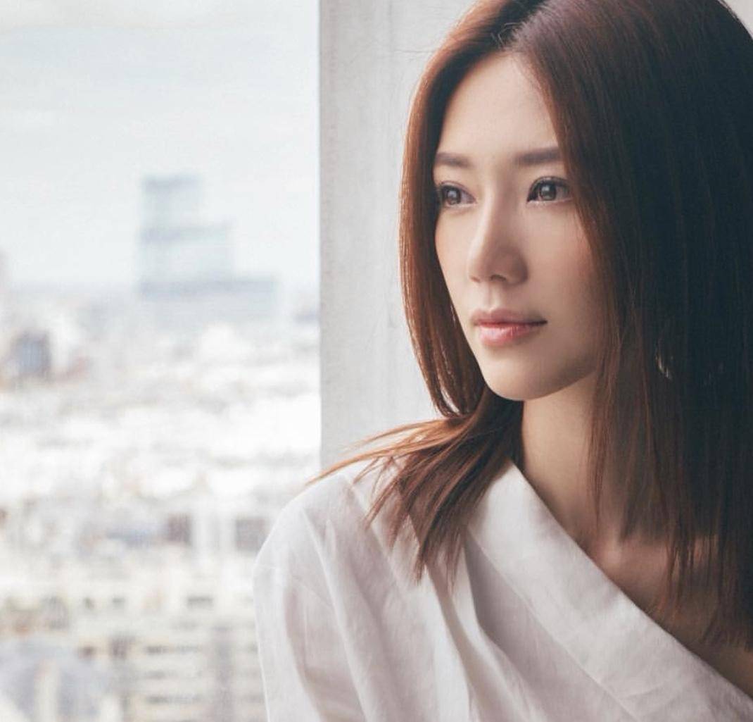 保持完美身形全靠“断食排毒法”33岁性感女神晒泳装照派福利