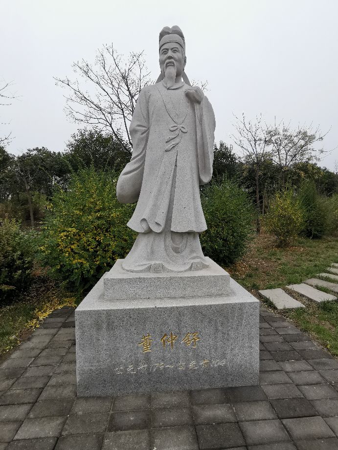 武官不怕死，文官不爱钱，人民安居乐业，百业兴旺，怎能不强盛？