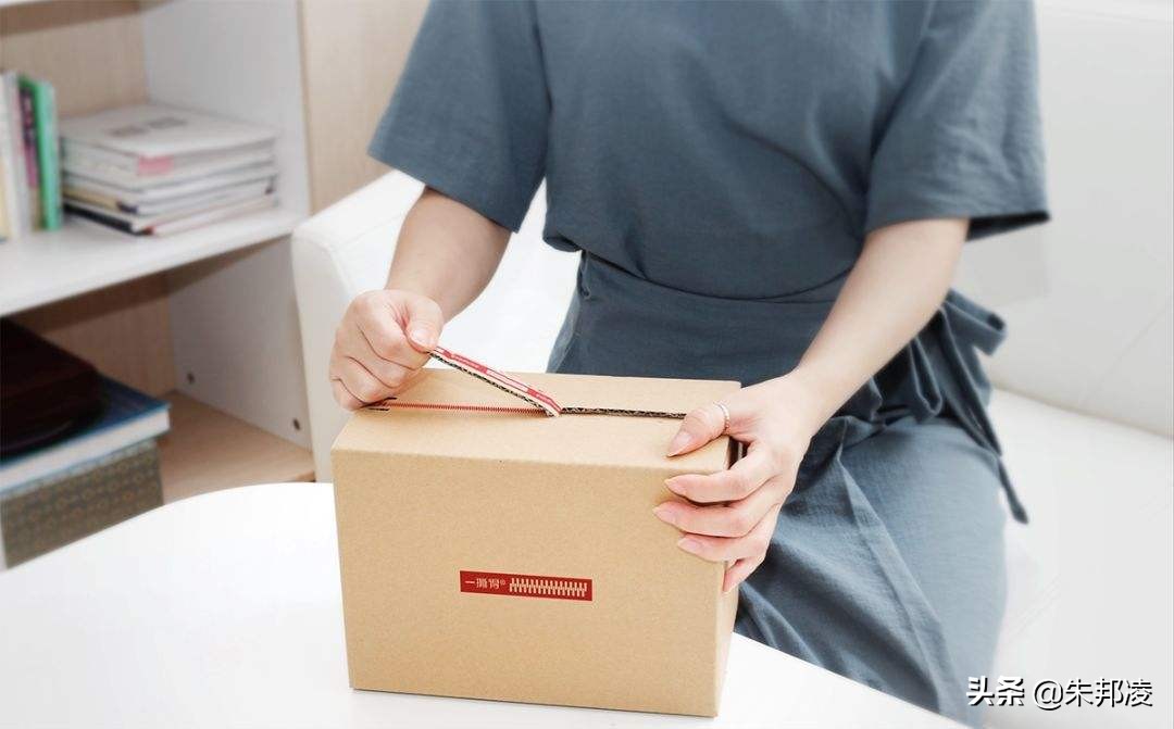 给纸箱子装个拉链，成超级爆品！一年卖6亿，马云抢着合作