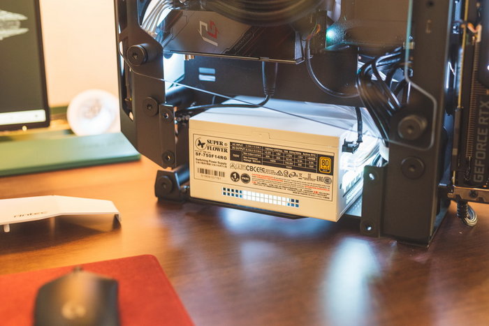 圣诞节前装一台白色雪花主机