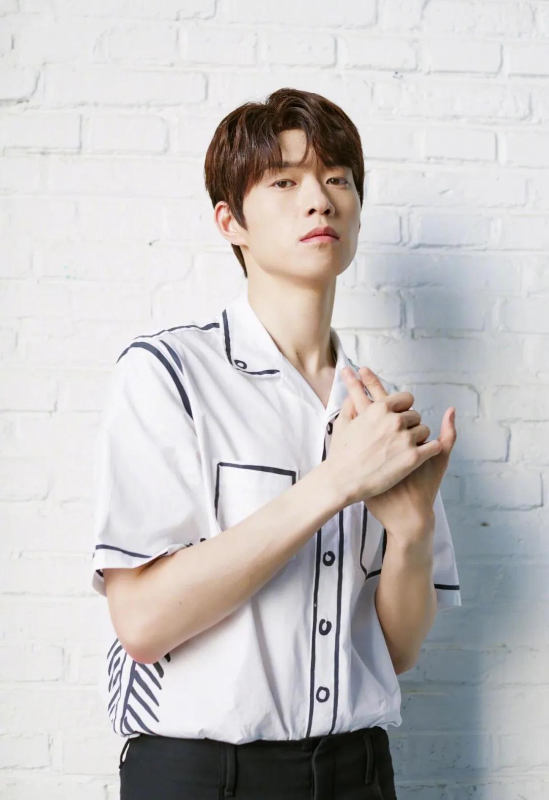 要什么漫画腿，明星们人手一件的漫画衣你怎么还没有？