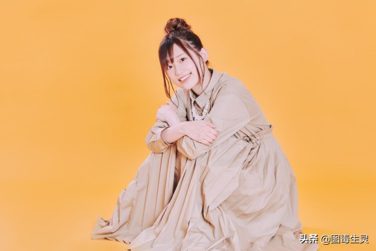 高桥李依为麒麟一番榨啤酒拍摄的宣传图和访谈