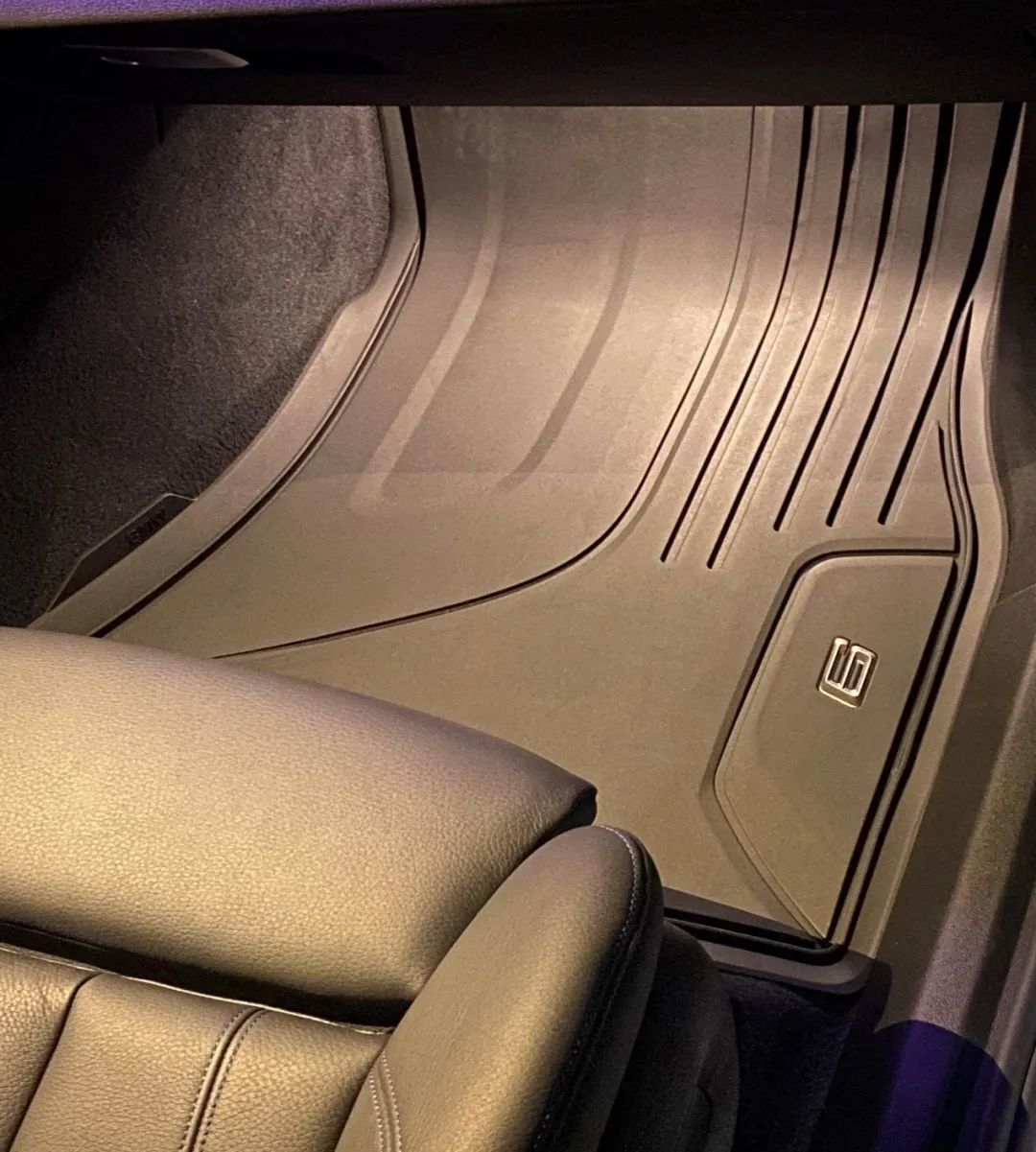 宝马原厂全天候脚垫用久了发白吗,宝马原厂全天候脚垫5系