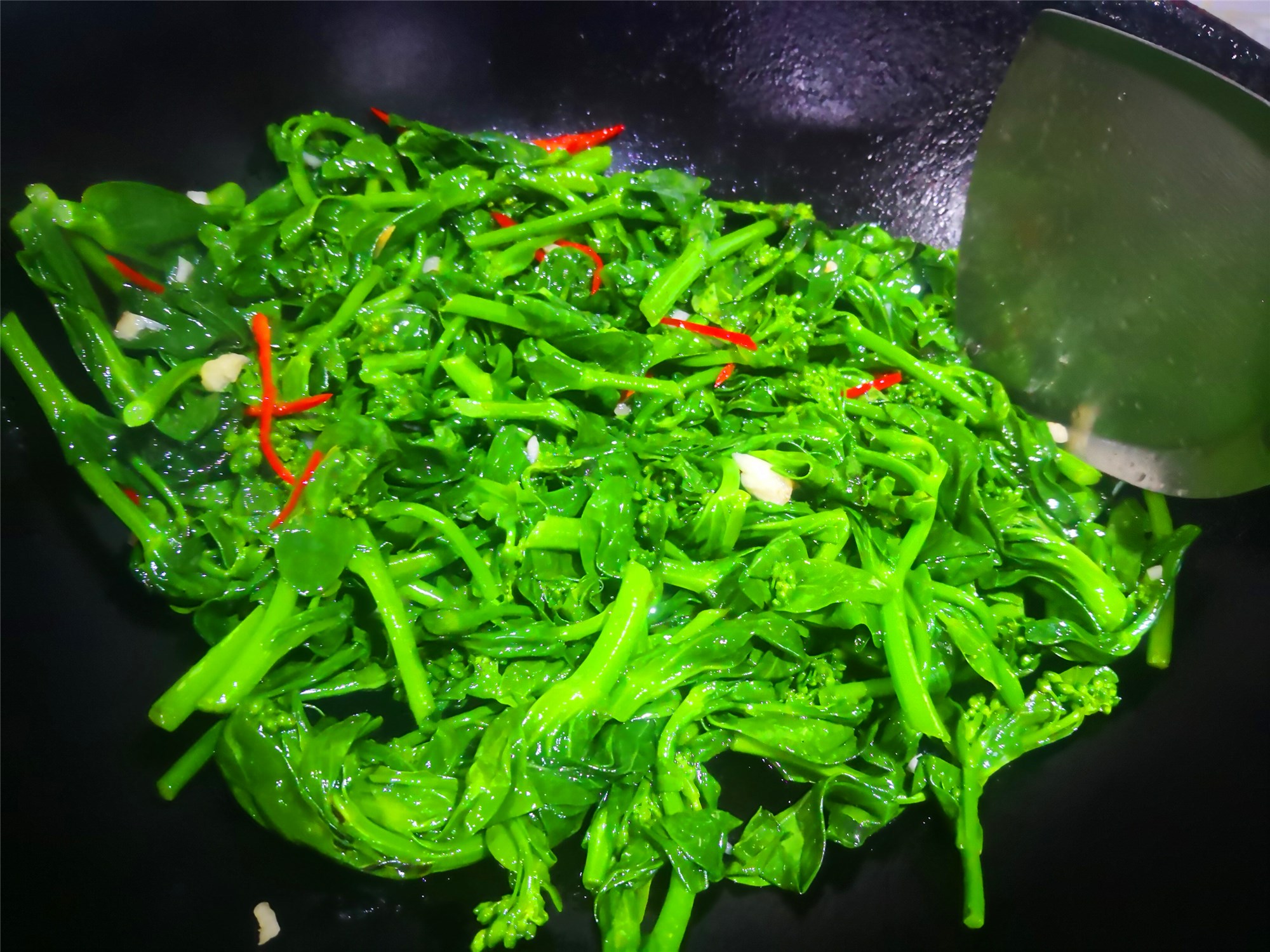 清炒油菜香菇的做法大全视频教程,炒油菜尖的正确方法