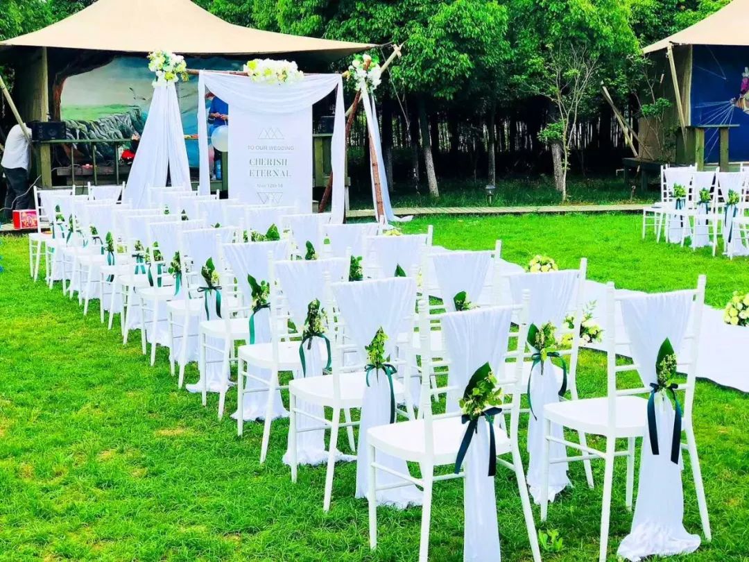 不靠娱乐设施、不接待散客、不主动宣传，这个庄园依然被引爆