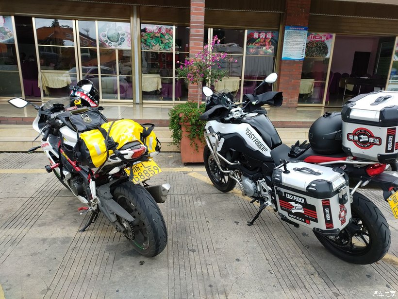 6千块租宝马F750SG跑滇藏；这一路下来尽是奇人轶事