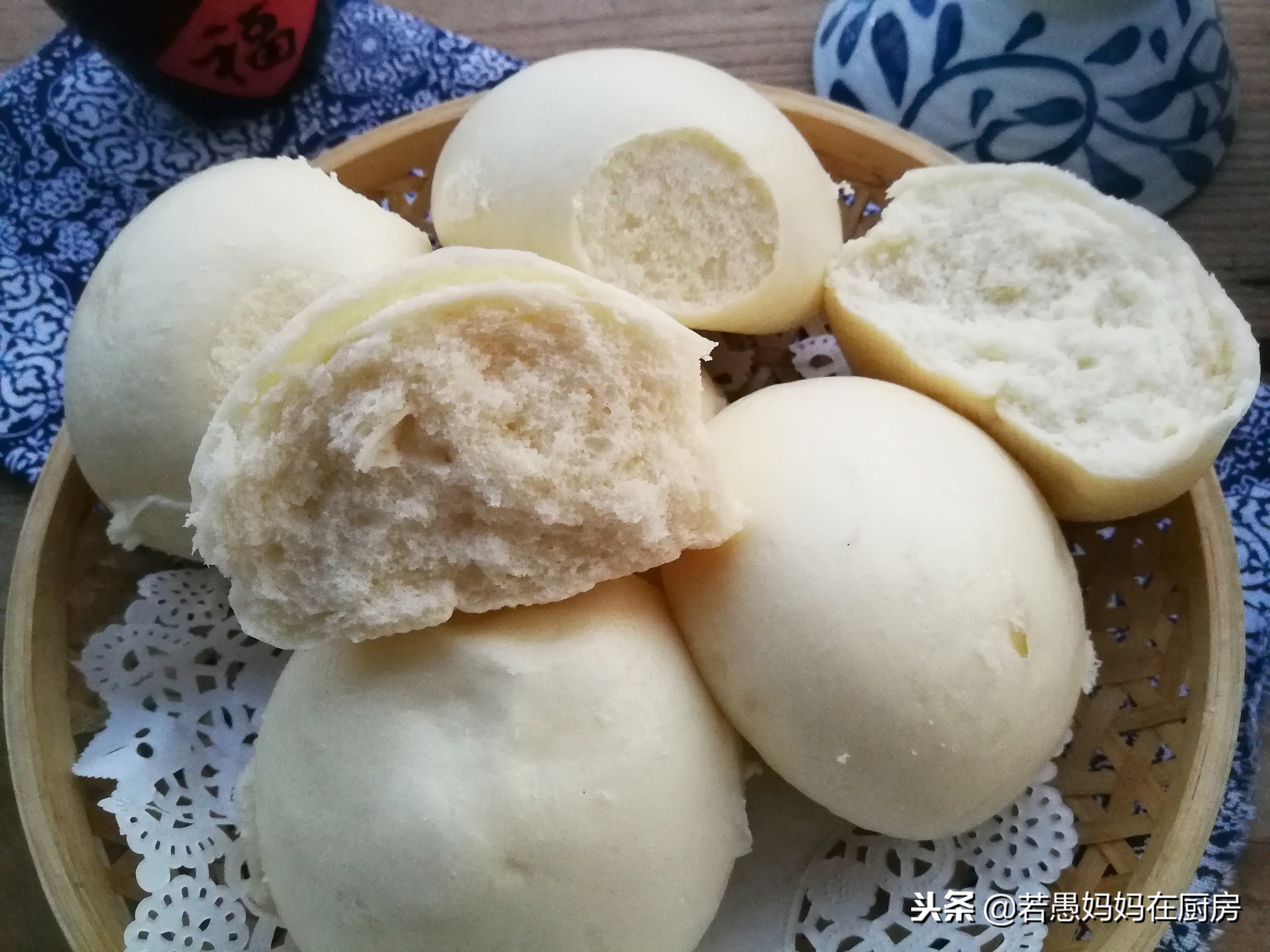不用泡打粉不用碱，教你做松软筋道的白馒头，越嚼越香！