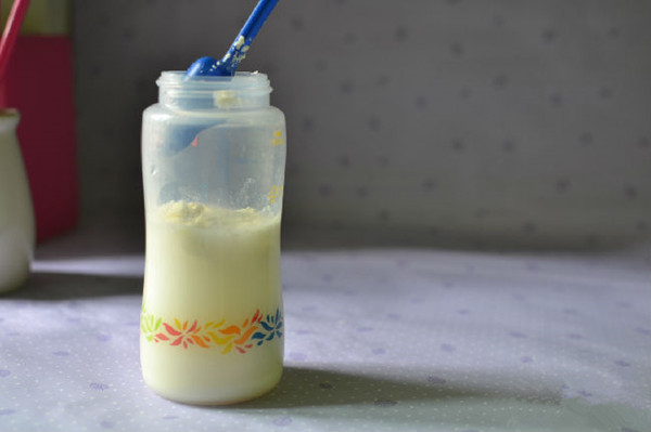 蓝臻一段奶粉冲下来有好多泡沫,泡奶粉有泡沫好还是没有泡沫好